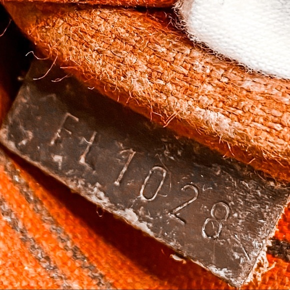 LOUIS VUITTON MINI POCHETTE - Picture 5 of 5